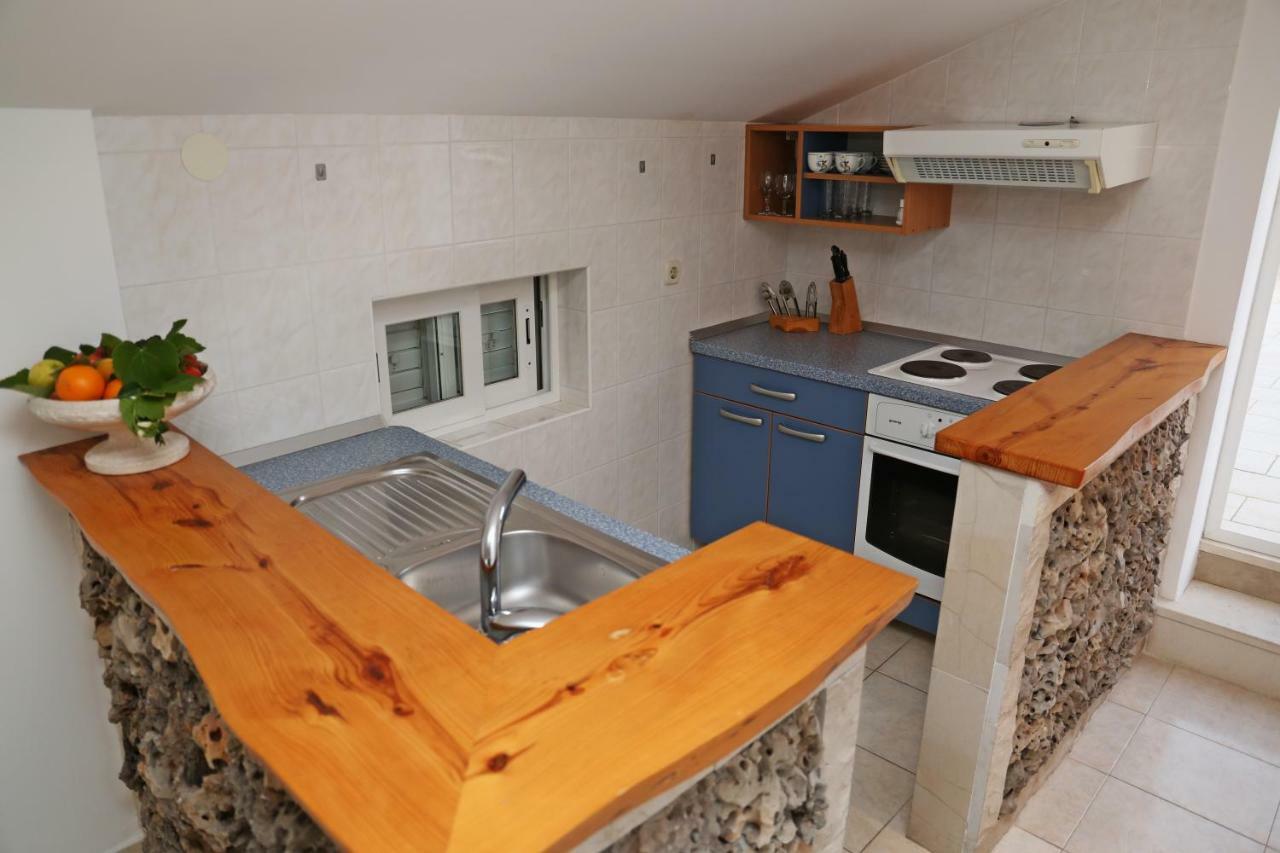 Apartments Katica Лумбарда Экстерьер фото