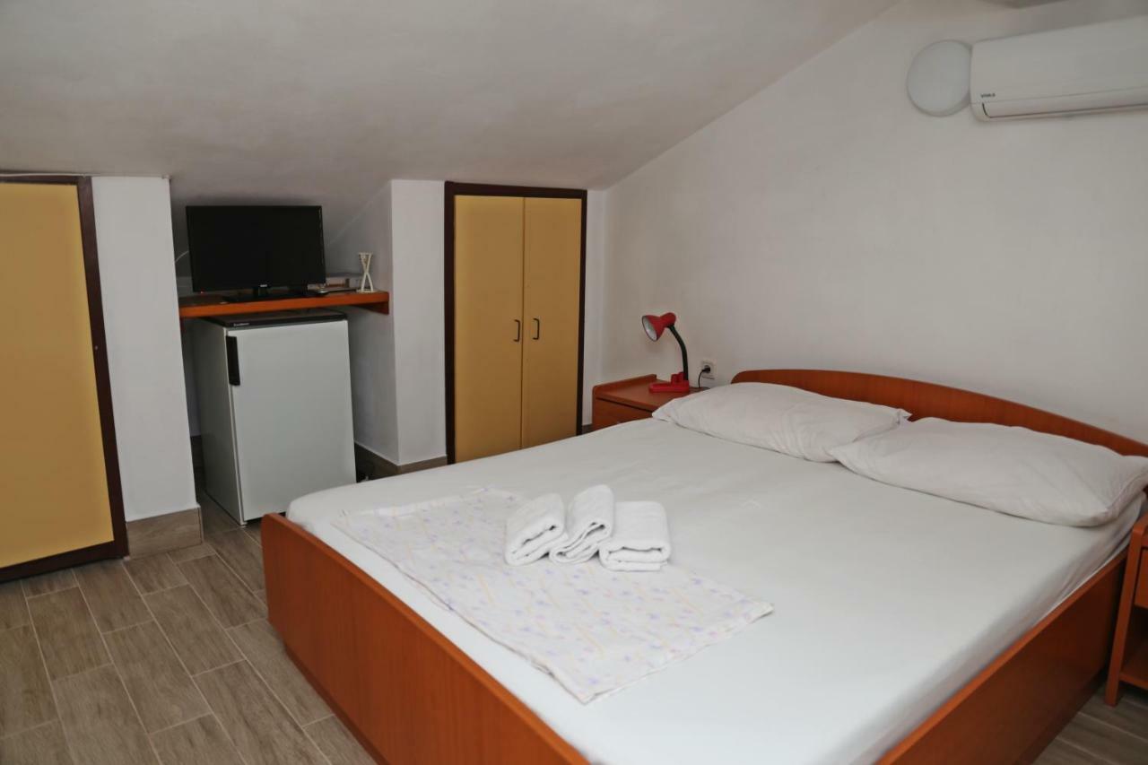 Apartments Katica Лумбарда Экстерьер фото